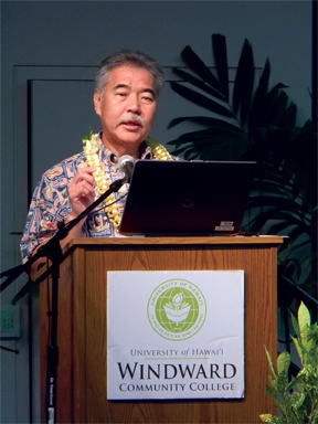 Gov. Ige speaks to WCC students and the public at the town hall meeting. – Tammy Pratt